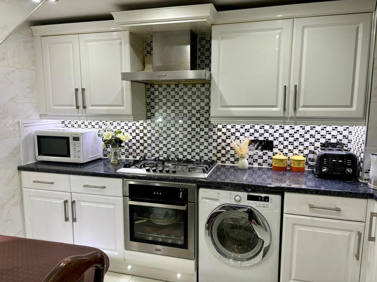 Spacious 3 Bedroom By Brick Lane Appartamento *