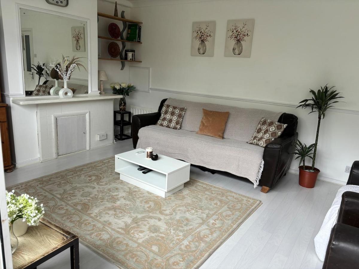 Spacious 3 Bedroom By Brick Lane * Londra